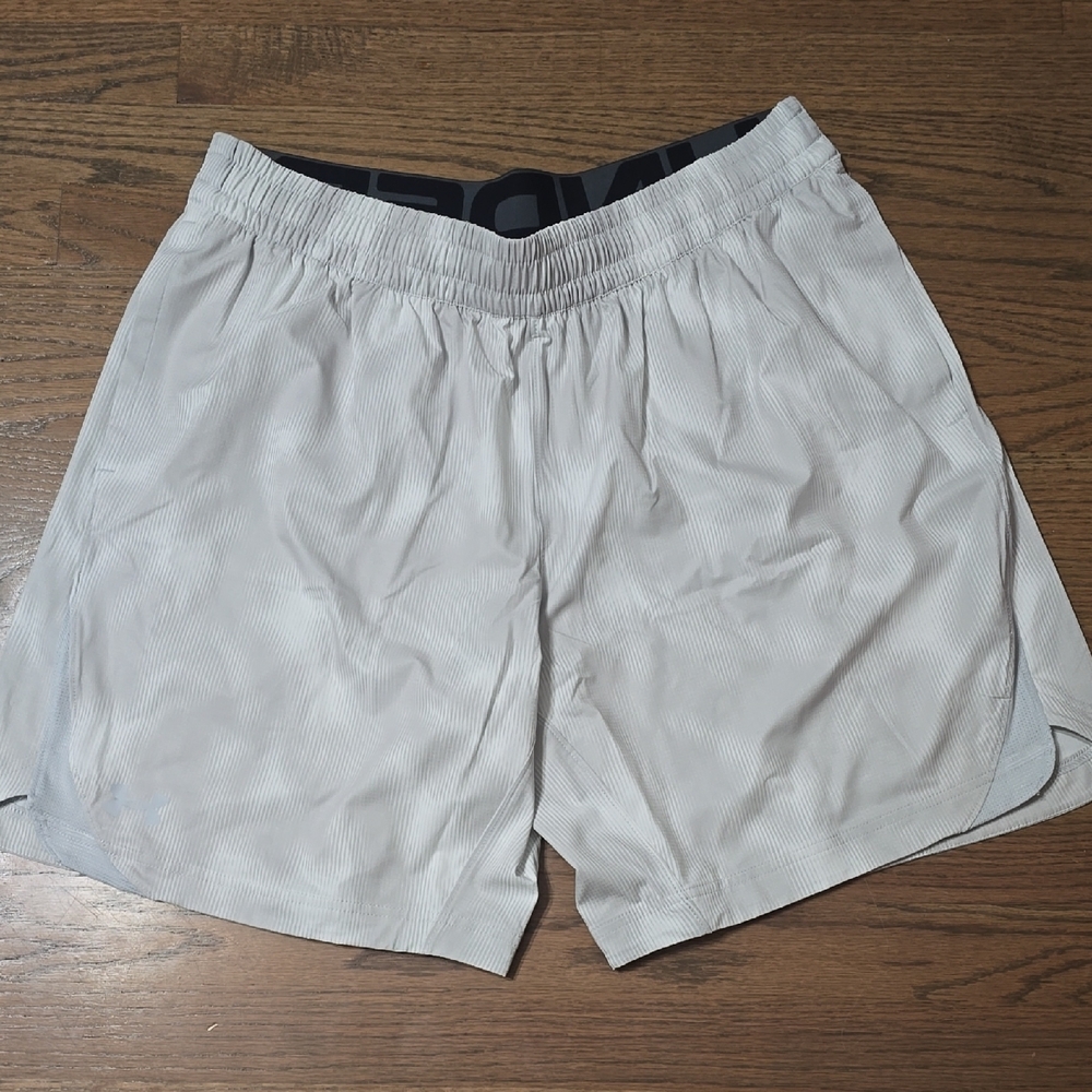 Under Armour Men's Light Gray Athletic Shorts